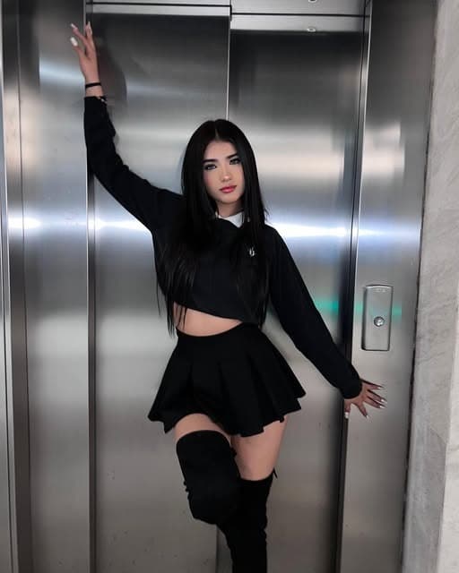Nailea Arellano — Lifestyle & Fashion